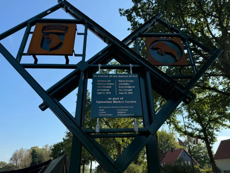 Baileybrug kunstwerk