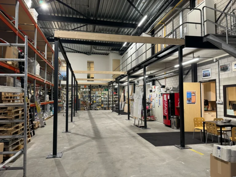 Bordesconstructie met trap