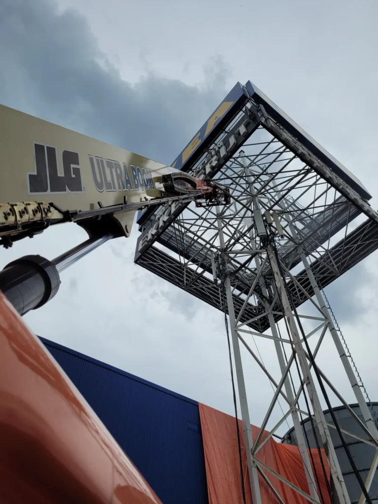 Versteviging reclamemast IKEA Eindhoven