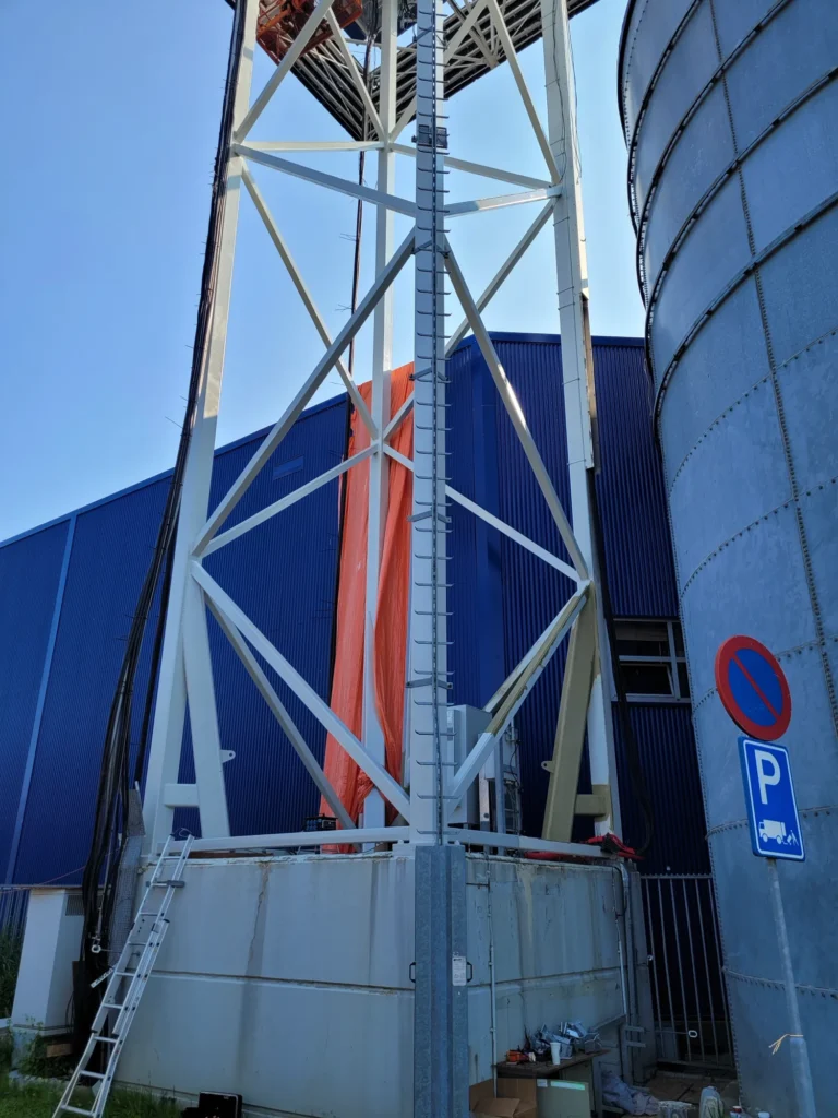Versteviging reclamemast IKEA Eindhoven